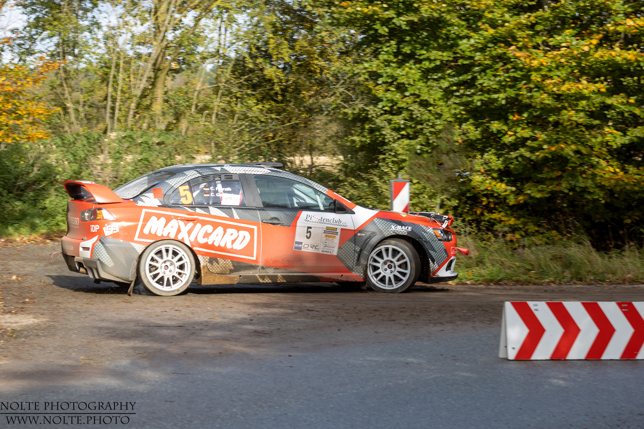 Mit dem Heck um die Kurve